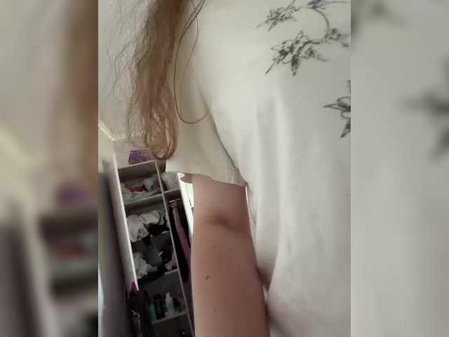 kisssssesmee live cam on BongaCams