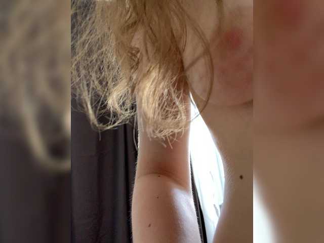 kisssssesmee live cam on BongaCams
