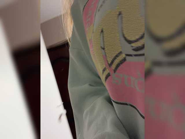 kisssssesmee live cam on BongaCams