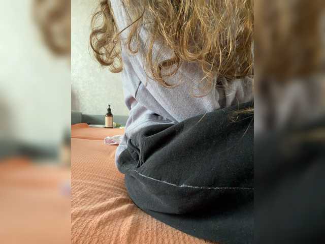 kisssssesmee live cam on BongaCams