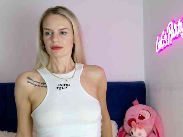 Mystique_Rose webcam