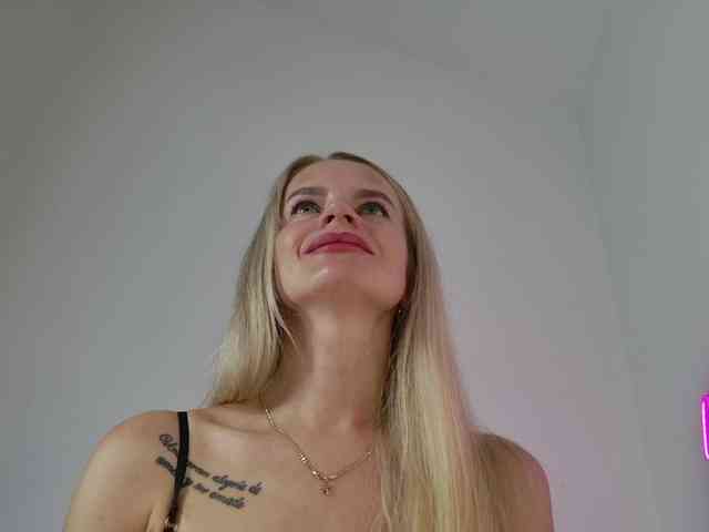 Mystique_Rose webcam