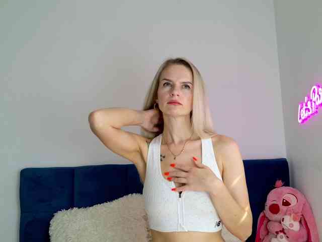 Mystique_Rose webcam