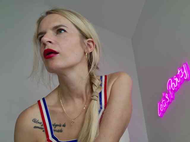 Modella: Mystique_Rose