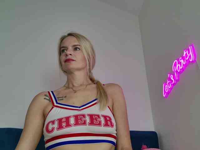 Zoluszka Sex Cam Show