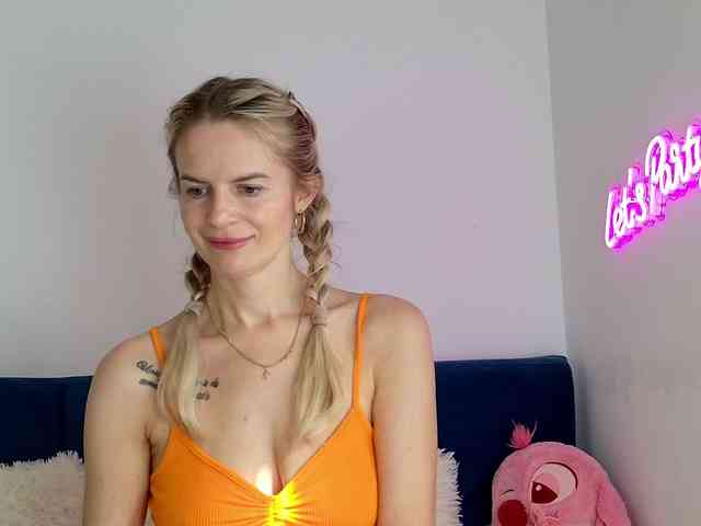 Mystique_Rose webcam