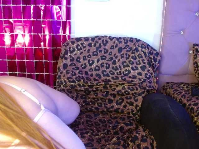 juanitafox live cam on BongaCams