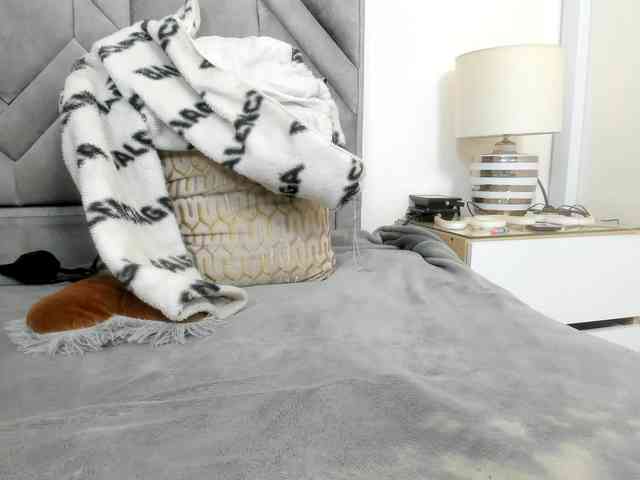 alicee-18 Live Webcam on BongaCams