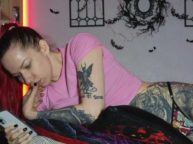 Devilsbride live cam on BongaCams