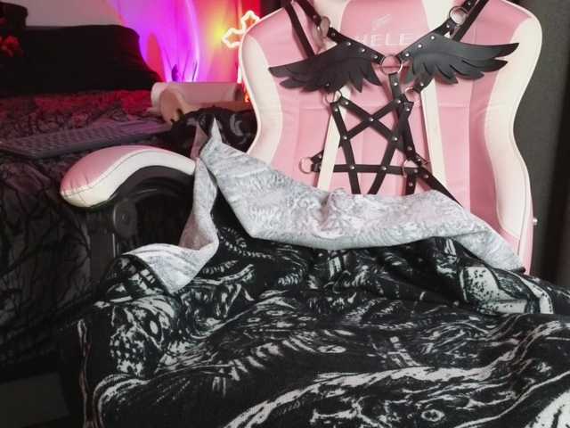 Devilsbride's BongaCams show and profile