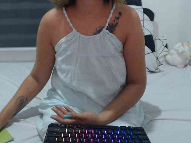 Asian-Susan webcam