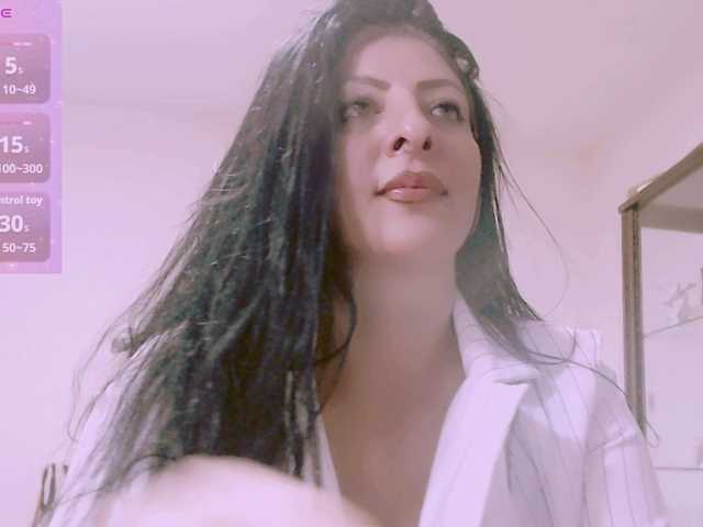 SexyAlina123 live cam on BongaCams