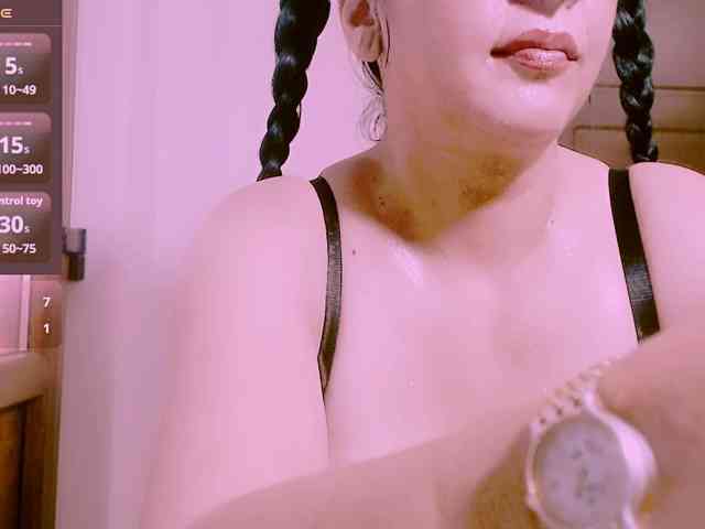 Sexyalina123's cam show statistics and live stream