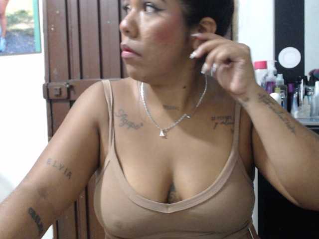 Pocahontas17 live cam on BongaCams