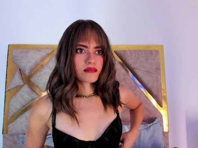 Alaiahammer live cam on BongaCams