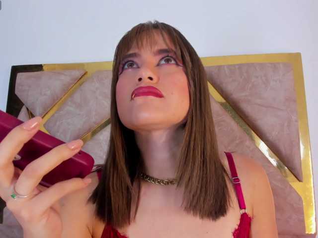 Alaiahammer live cam on BongaCams