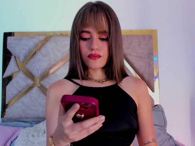 Alaiahammer live cam on BongaCams