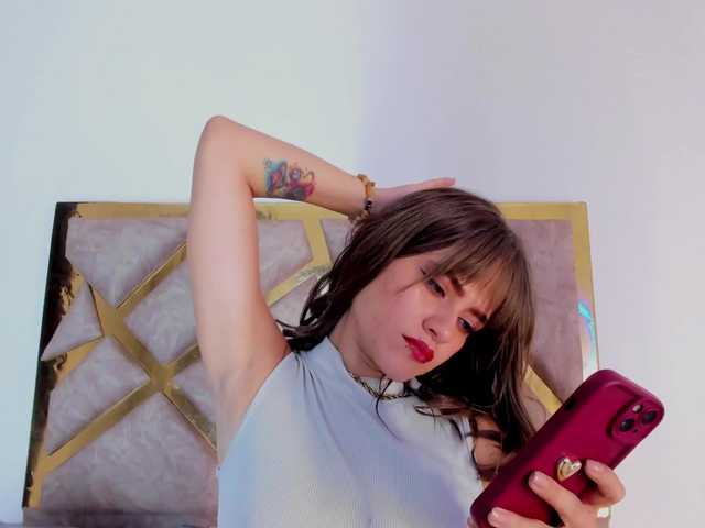 Alaiahammer live cam on BongaCams