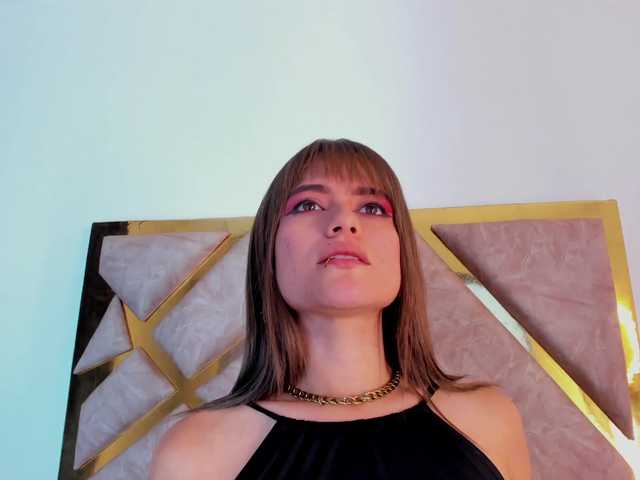EmilyElle1 live cam preview