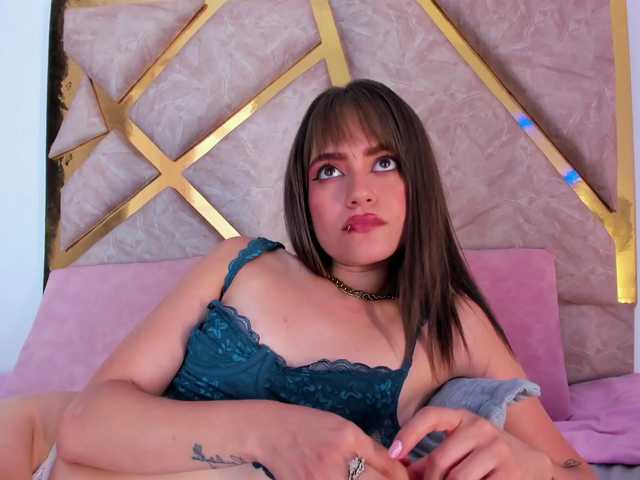 Alaiahammer live cam on BongaCams