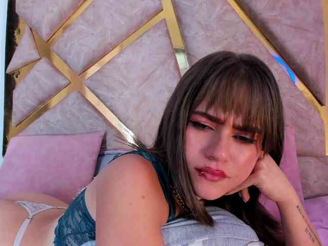 EmilyElle1 webcam