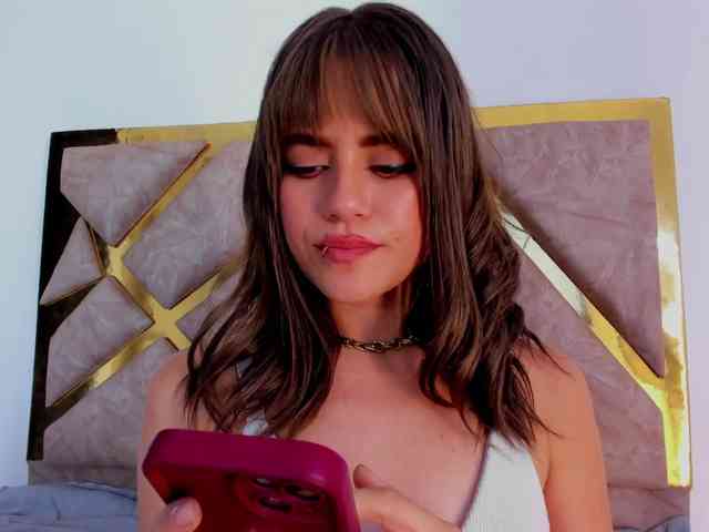 EmilyElle1 webcam