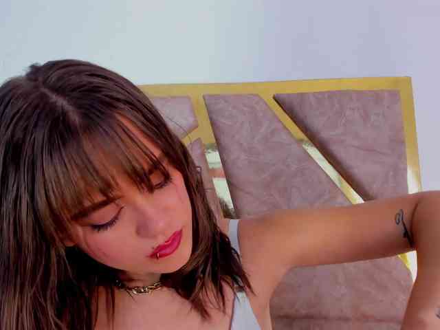 EmilyElle1 webcam