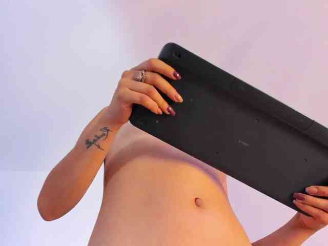 EmilyElle1 webcam