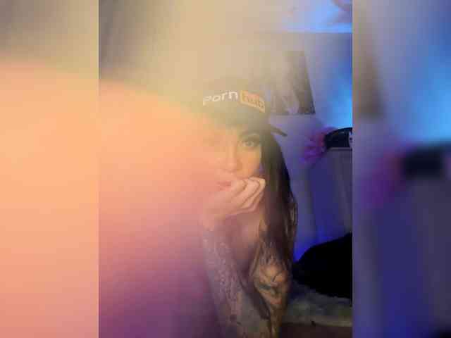AishaZZ webcam