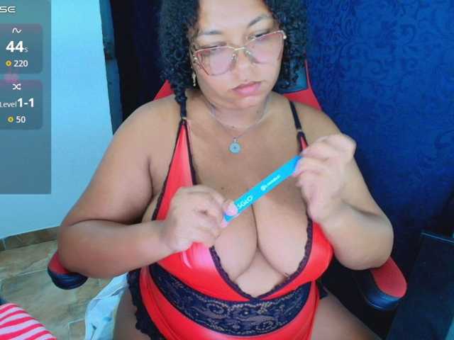 Italy-boobs live cam preview