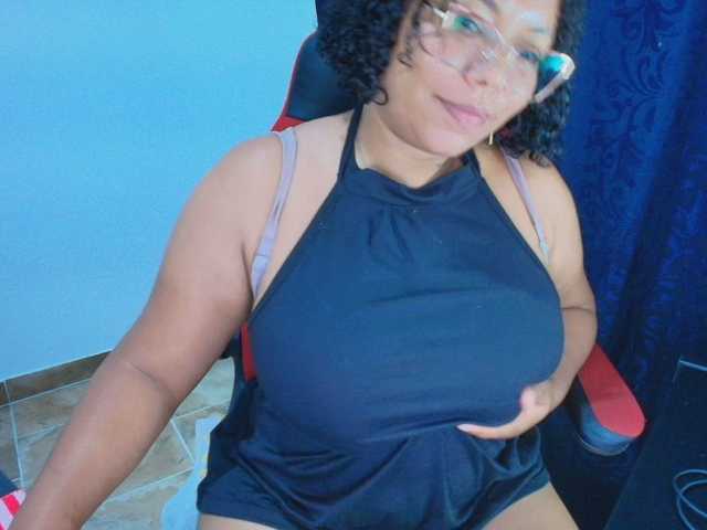 Italy-boobs live cam on BongaCams