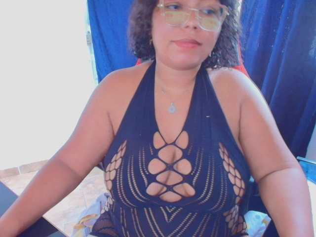 Italy-boobs live cam preview