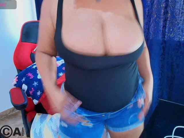 Italy-boobs webcam