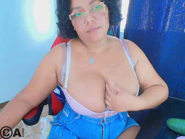 Italy-boobs webcam