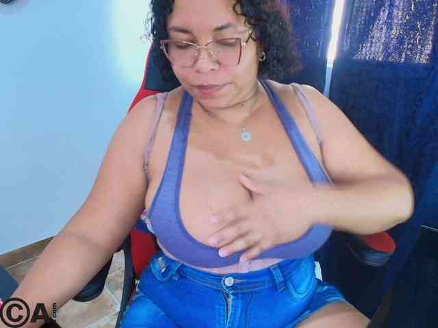 Italy-boobs webcam