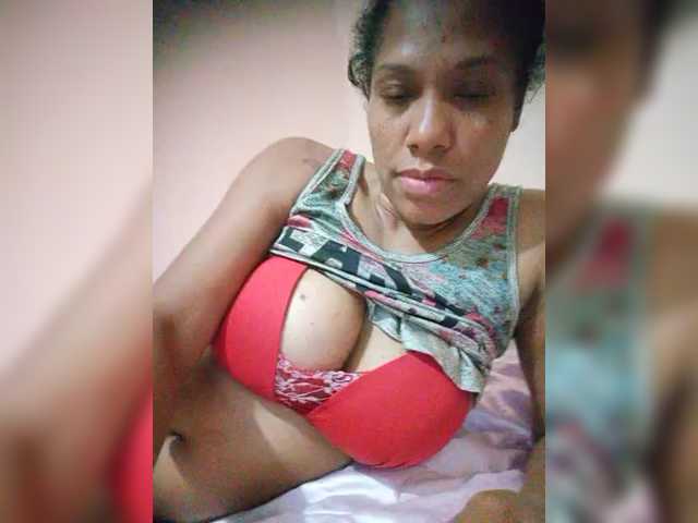 Estrelalua32 live webcam show