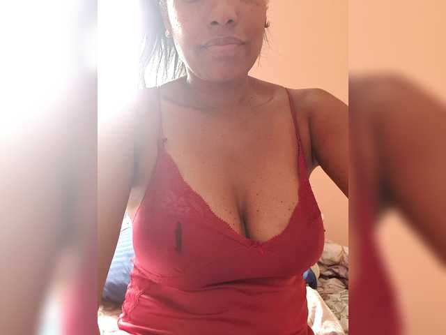 Estrelalua32's BongaCams show and profile