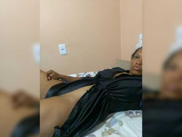 Estrelalua32, en vivo ahora en BongaCams