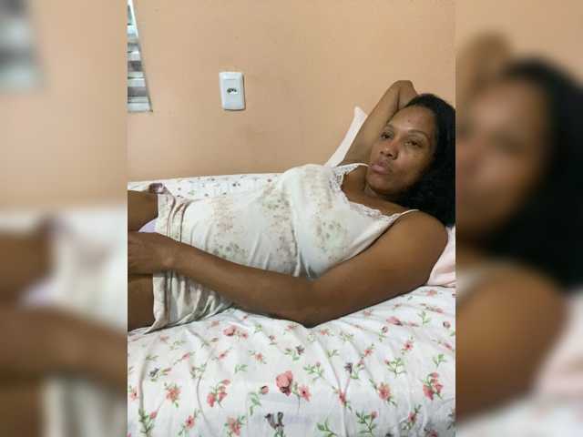 Estrelalua32 live cam on BongaCams