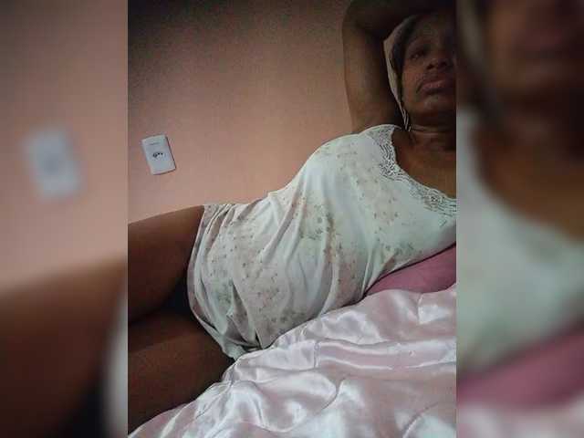 Estrelalua32 live webcam show