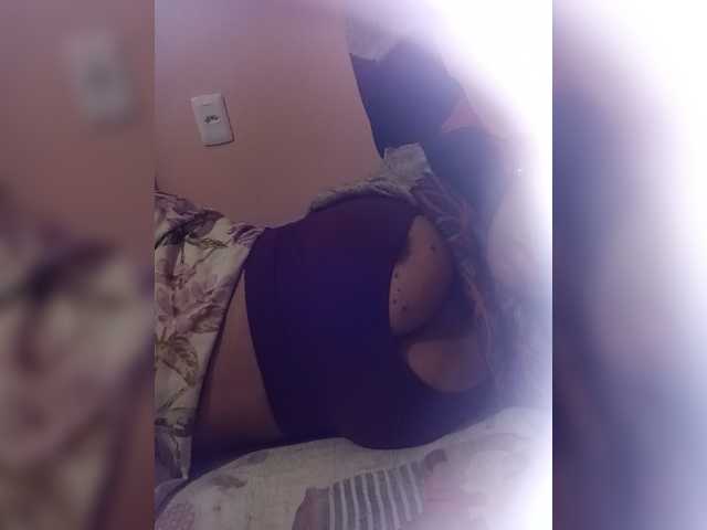 Estrelalua32 live cam on BongaCams