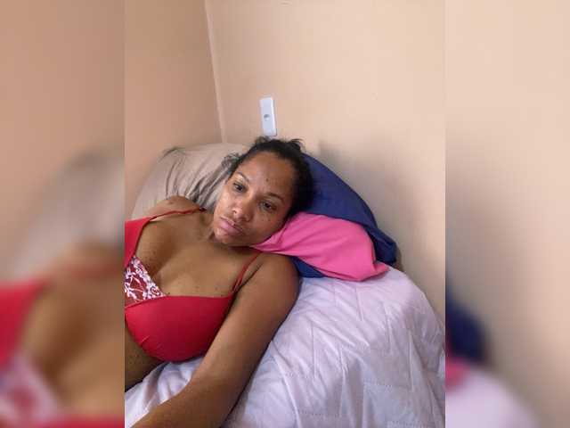 Estrelalua32 live cam on BongaCams