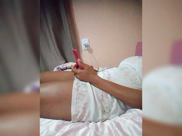 Estrelalua32 live webcam show