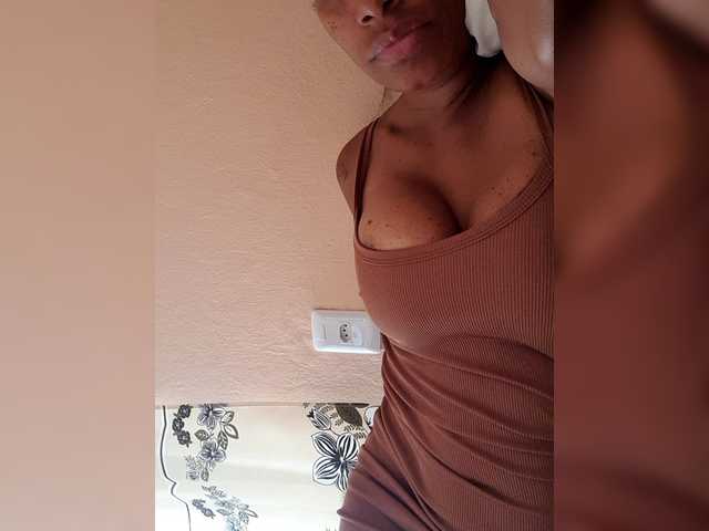 Estrelalua32's BongaCams show and profile