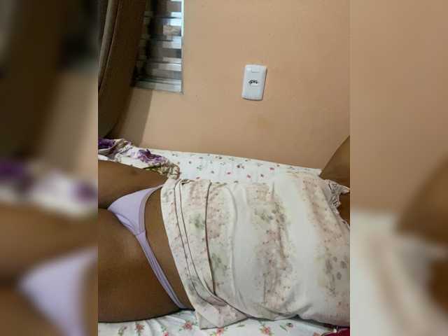 Estrelalua32 live cam on BongaCams