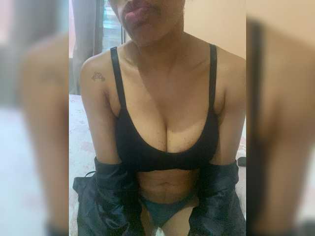 Estrelalua32 — live female cam