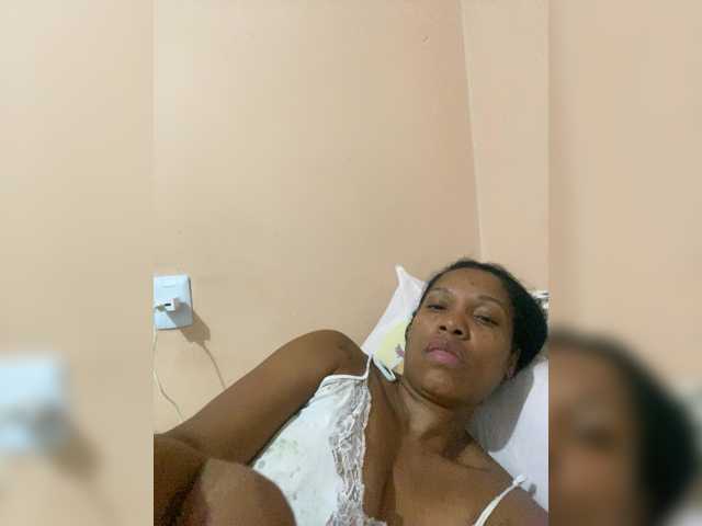 Estrelalua32 live cam on BongaCams
