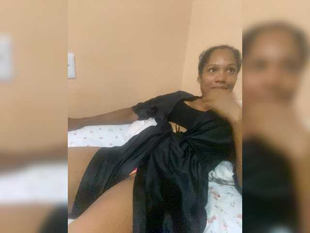 Estrelalua32 live cam preview