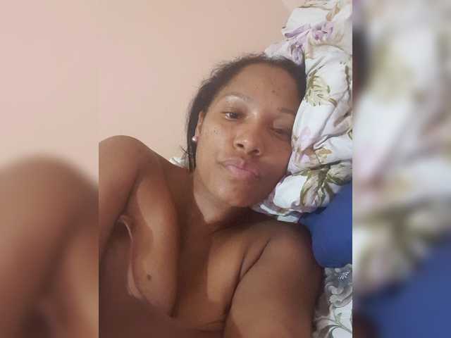 Estrelalua32's BongaCams show and profile