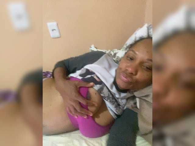 Estrelalua32 live cam preview
